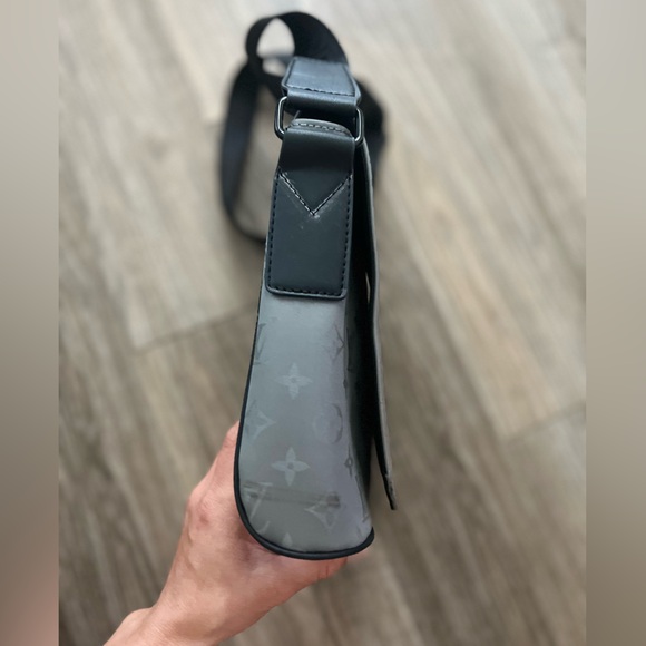 Louis Vuitton Crossbody handbag Gray Color - Picture 9 of 10